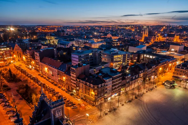 An aeriel view of Leuven lit up at night